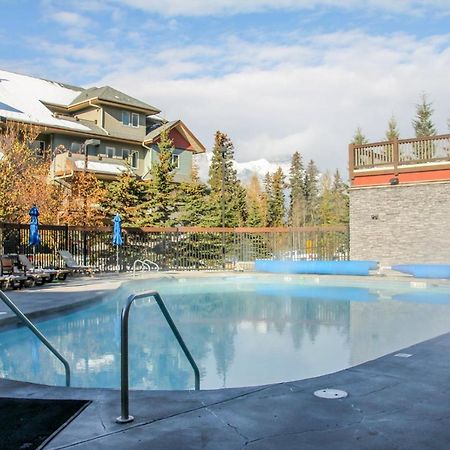 Fenwick Vacation Rentals Suites With Pool & Hot Tubs Canmore Esterno foto