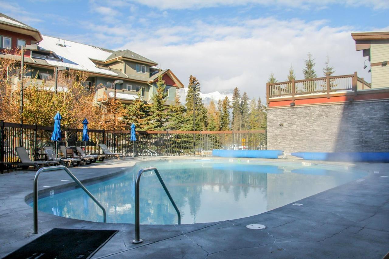 Suites With Pool & Hot Tubs Managed By Little Sister Getaways Canmore Esterno foto