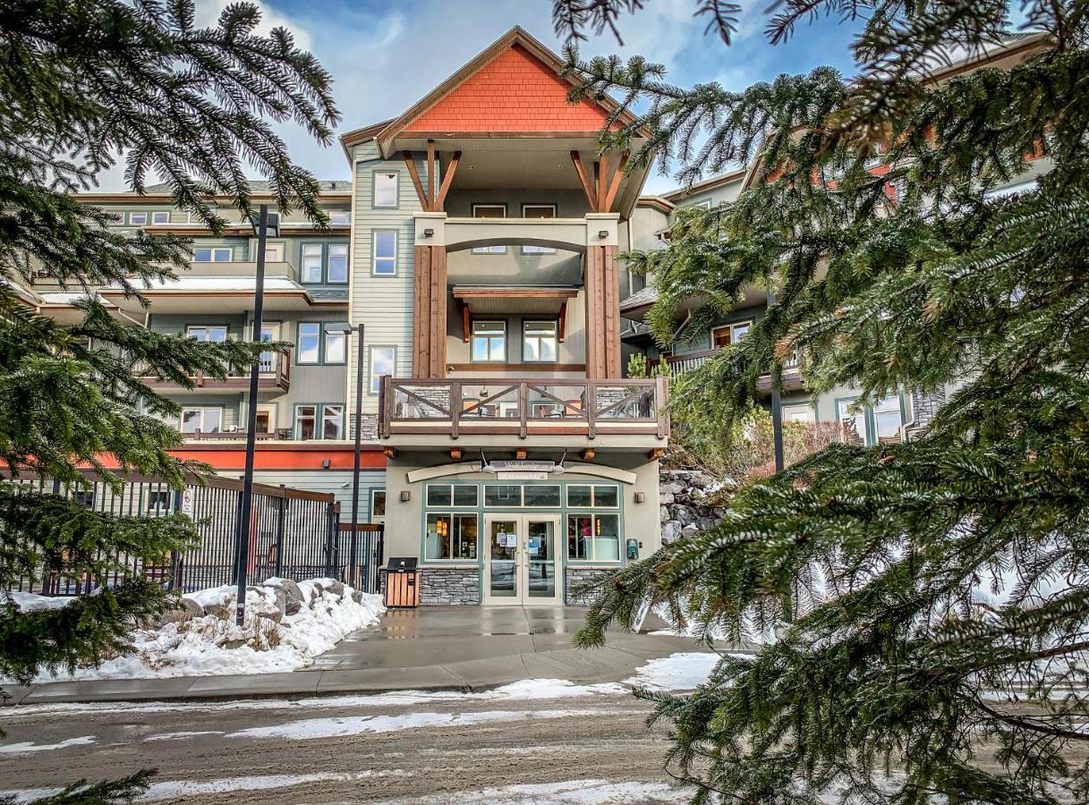 Fenwick Vacation Rentals Suites With Pool & Hot Tubs Canmore Esterno foto