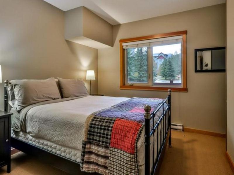 Fenwick Vacation Rentals Suites With Pool & Hot Tubs Canmore Esterno foto